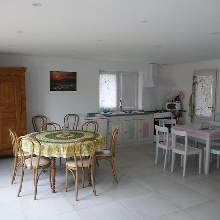 Villa La Bergerie Des Moureres à Trezioux Extérieur photo