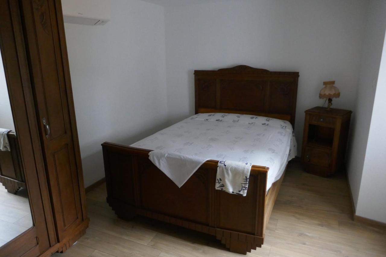 Villa La Bergerie Des Moureres à Trezioux Extérieur photo